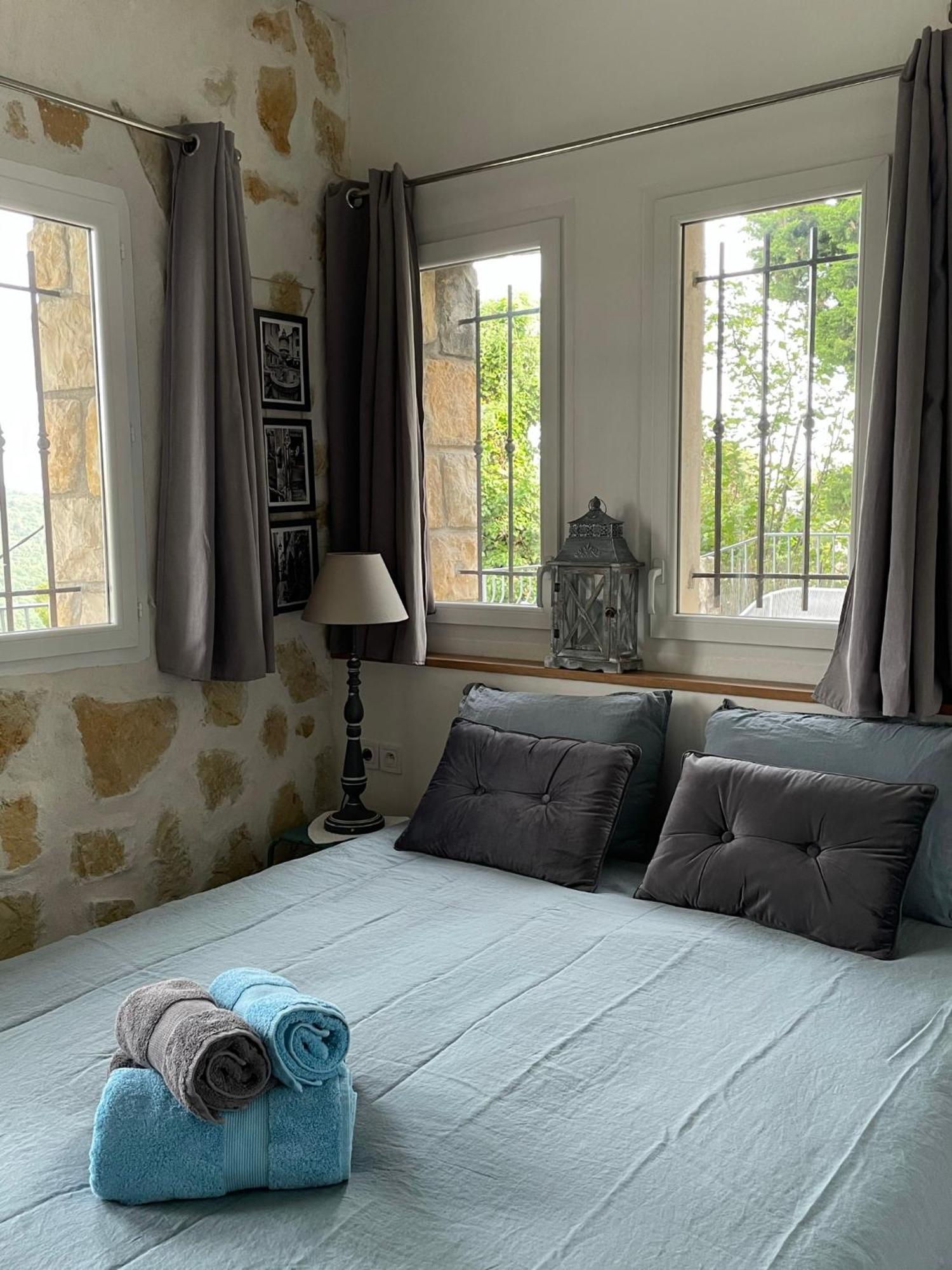 Au Pied Des Baous Bed & Breakfast Vence Exterior foto