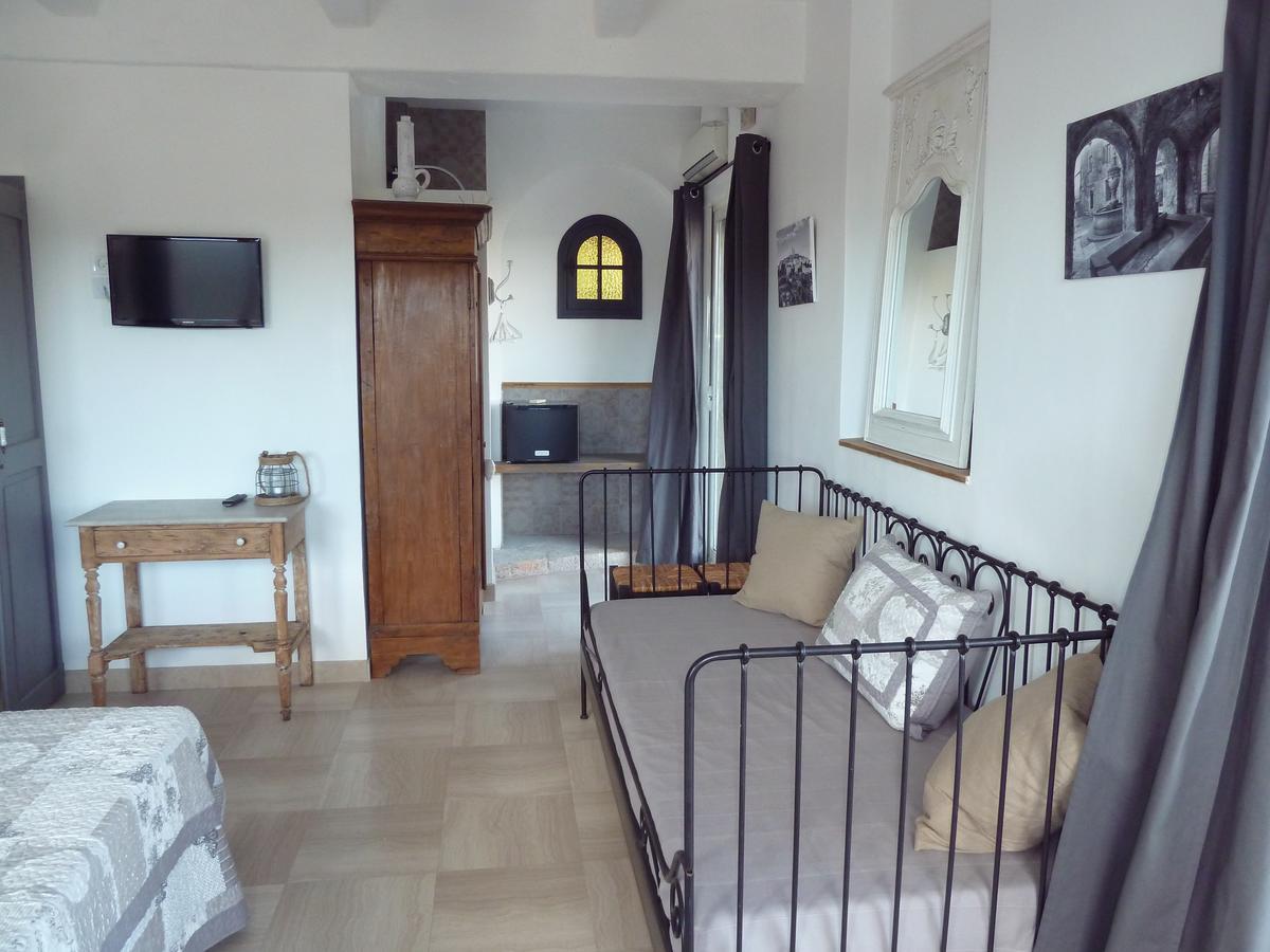 Au Pied Des Baous Bed & Breakfast Vence Exterior foto